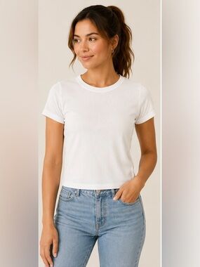 TNA Aritzia White Ribbed Cropped Baby Tee Size Medium